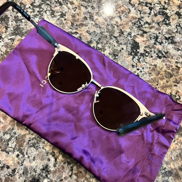 Authentic GUCCI Sunglasses - Picture 4 of 8